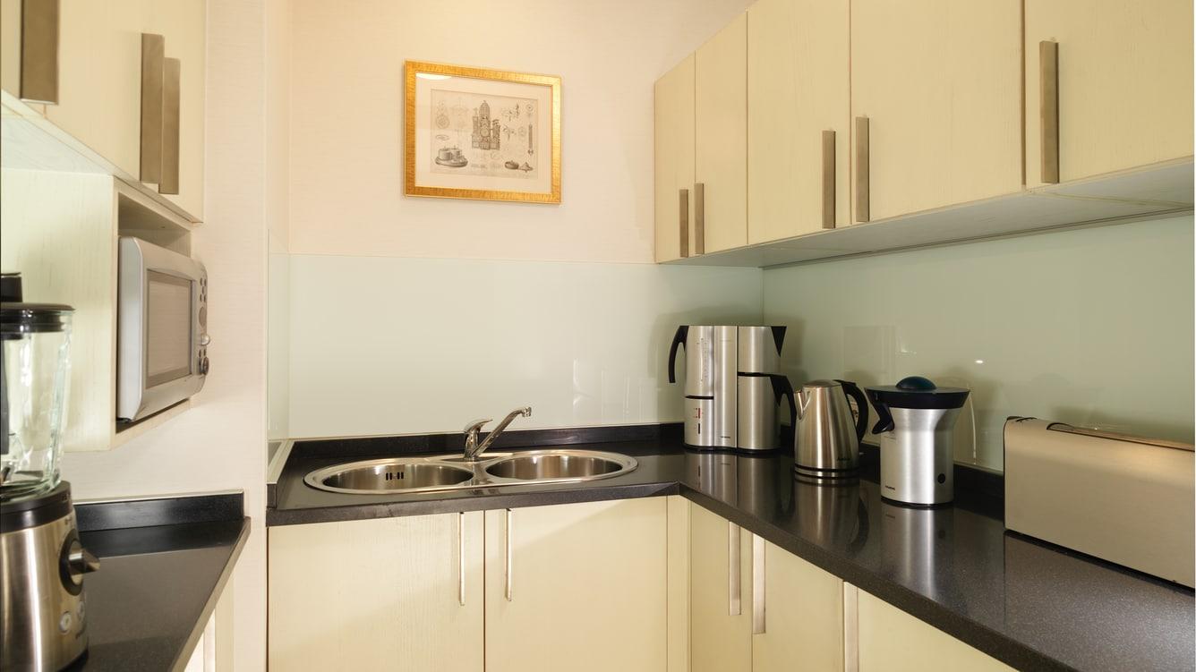 Sheraton Grand Красков Екстериор снимка A typical kitchen