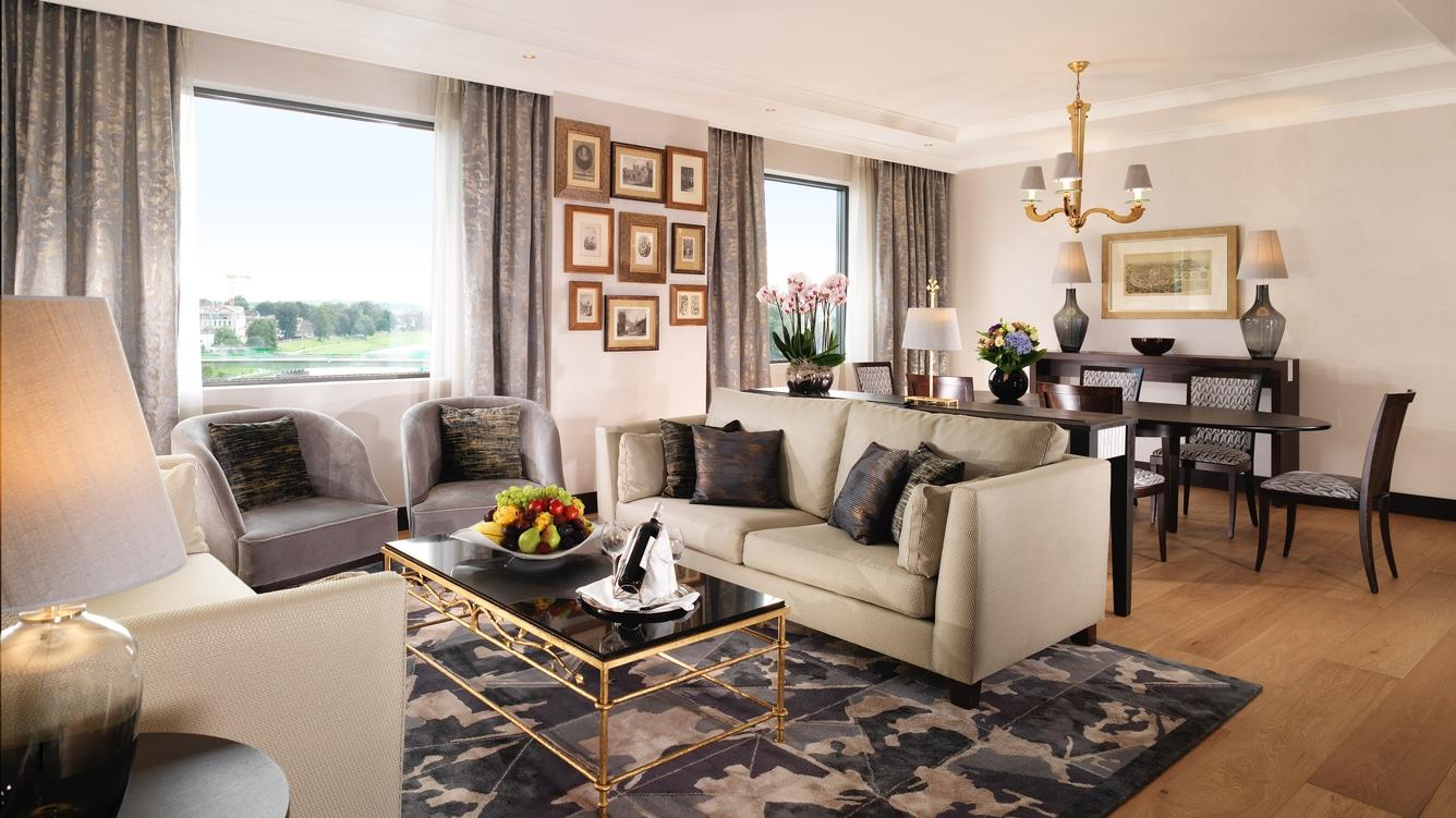Sheraton Grand Красков Екстериор снимка A living room