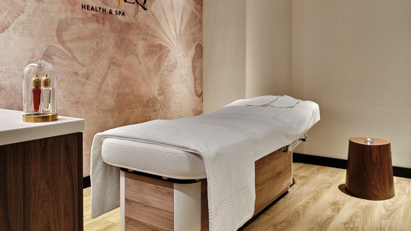 Sheraton Grand Красков Екстериор снимка Massage bed
