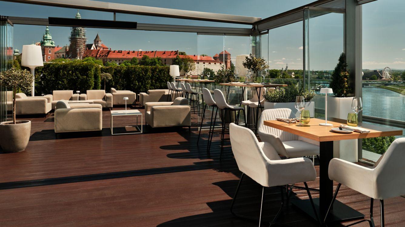 Sheraton Grand Красков Екстериор снимка Skyline Bar